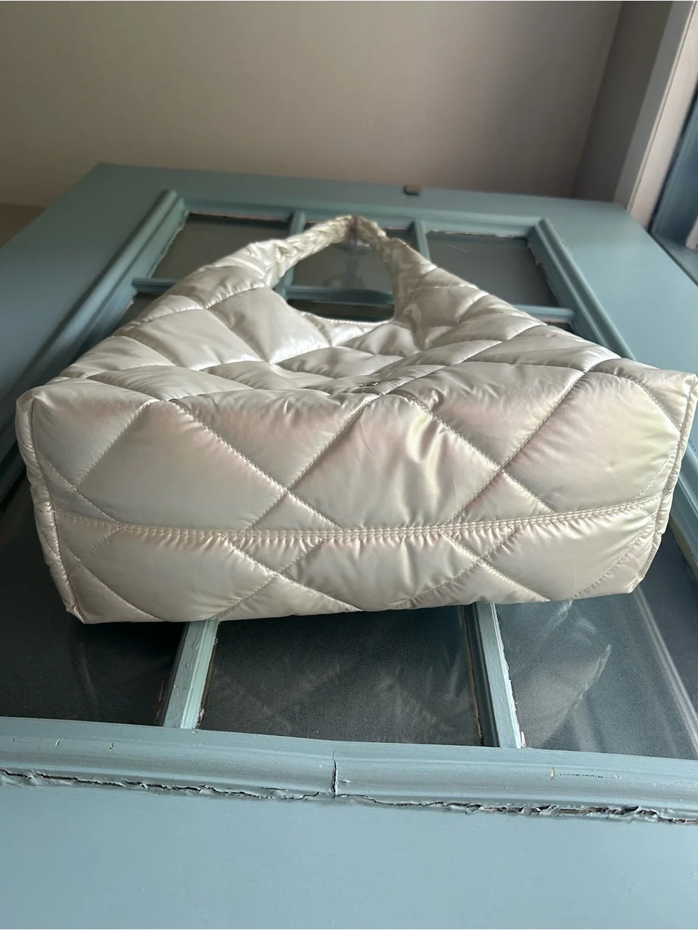 NWOT House of Harlow 1960 Quilted Puffer Hobo Shoulder Purse Pearl White